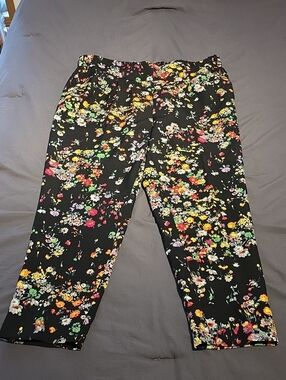 Jules & Leopold Black Floral Capri Pants
